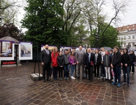 Výstava fotografií kráľovnej Alžbety II. - foto